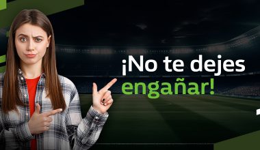 Mujer frunciendo el seño , indicando que está prevenida y señalando para advertir de algo equivocado.